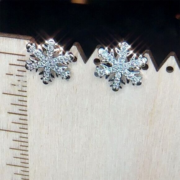 Silver Snowflake Crystal CZ Stud Earrings Christmas - Picture 6 of 8